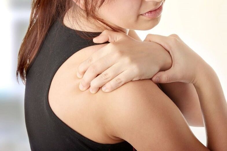 When cervical spondylosis occurs, pain spreads to the shoulder